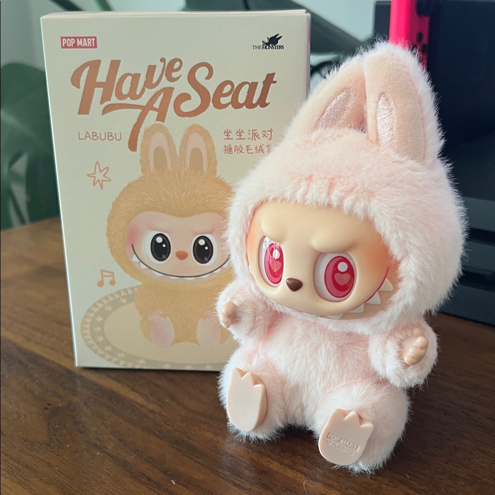 Pop Mart Labubu Dada (Have a Seat)